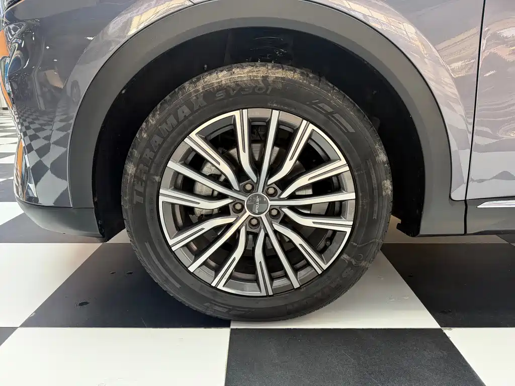 Jetour X70 PLUS 1.5 T DCT Brave PLUS 7-seat