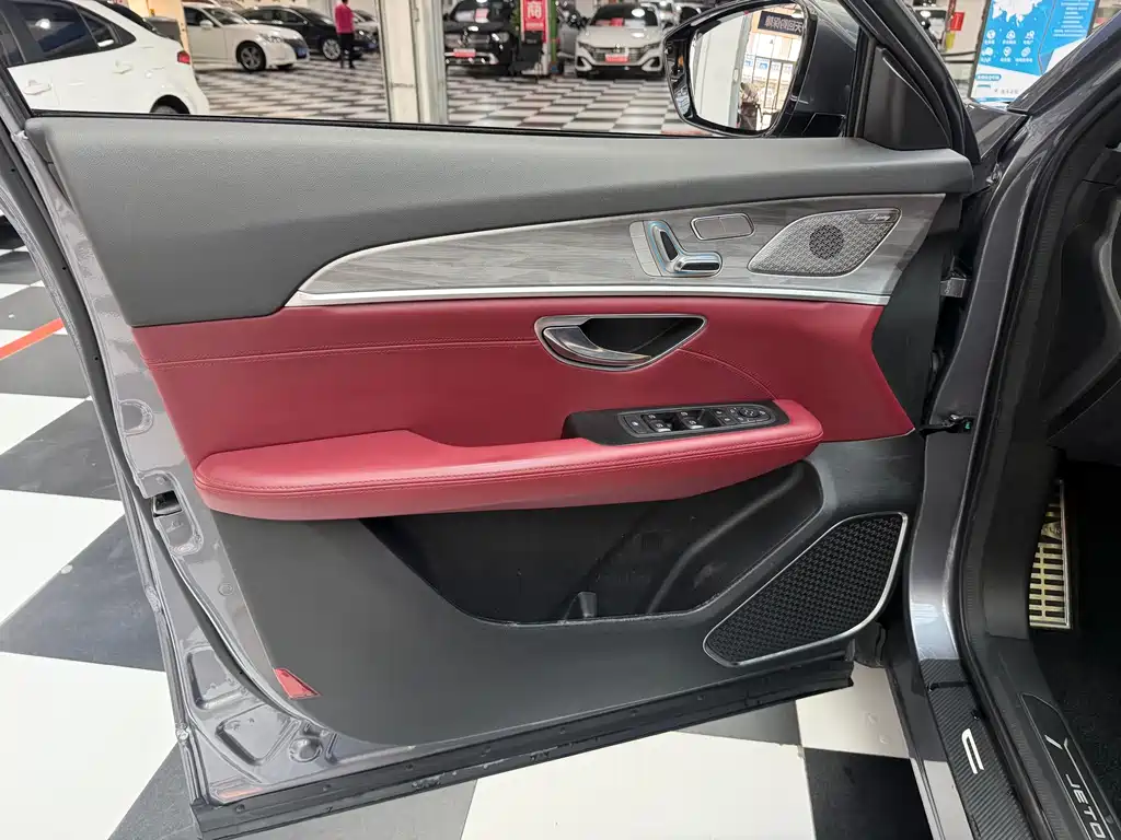 Jetour X70 PLUS 1.5 T DCT Brave PLUS 7-seat