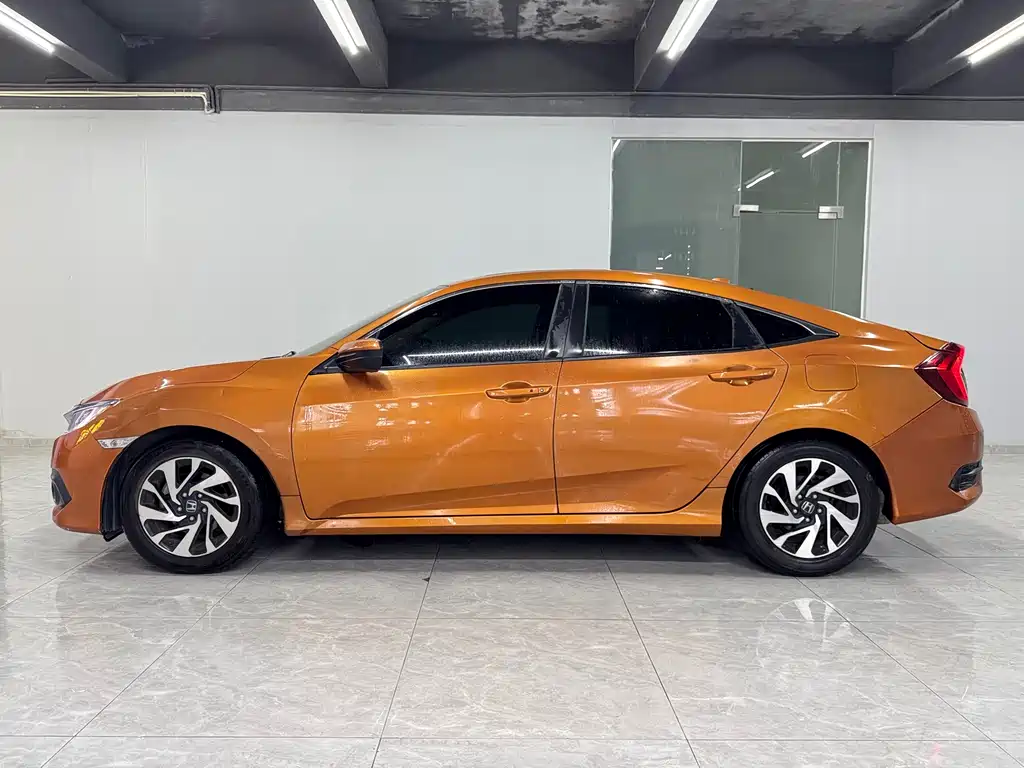 Civic 220 TURBO CVT Luxury