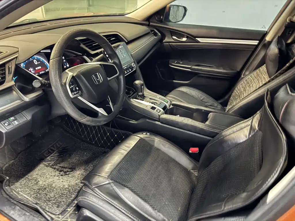 Civic 220 TURBO CVT Luxury