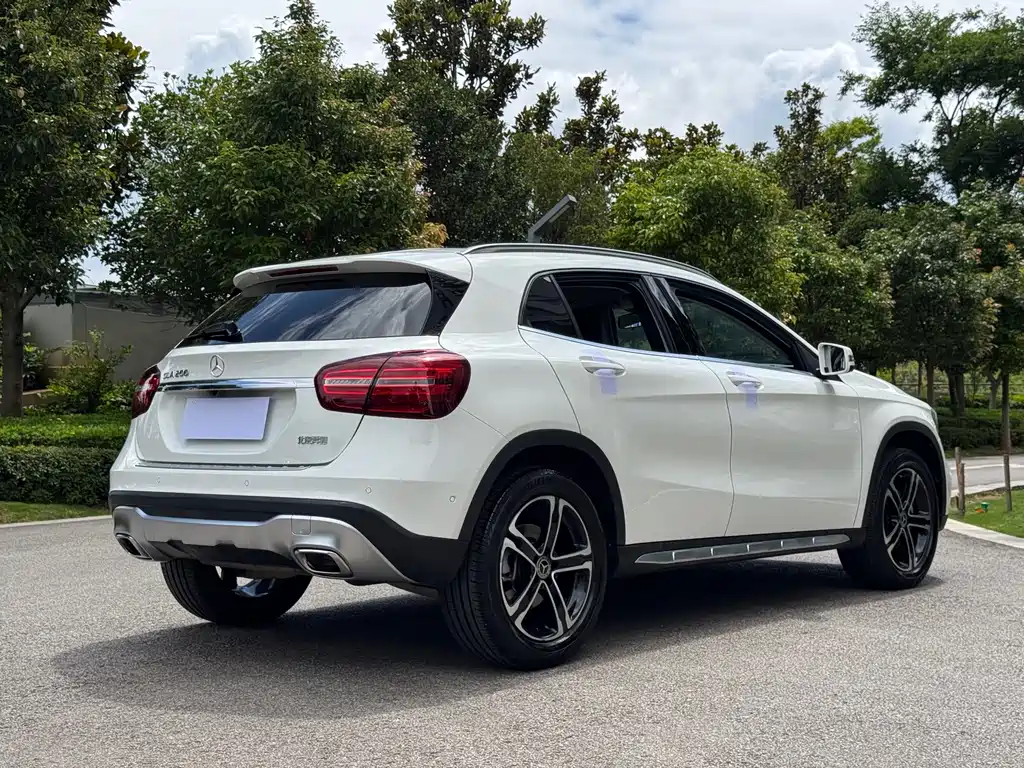 Mercedes-Benz GLA GLA 200 Fashion