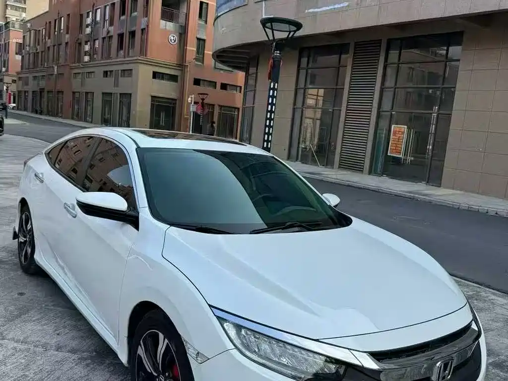 Civic 220 TURBO CVT Distinguished