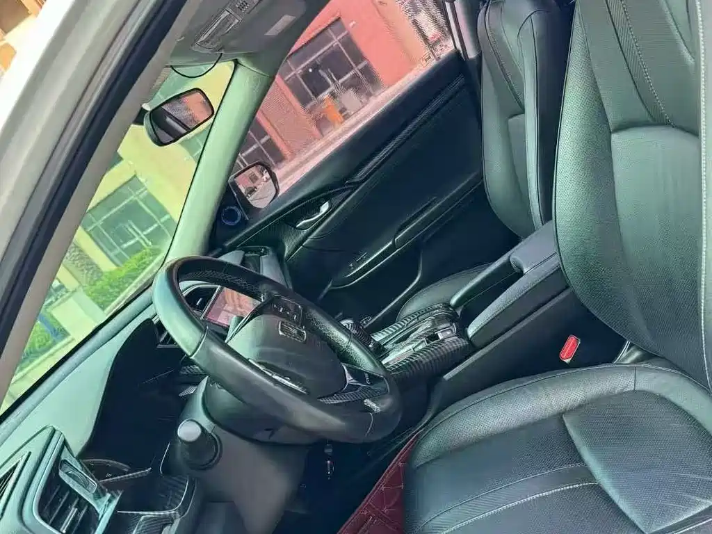 Civic 220 TURBO CVT Distinguished
