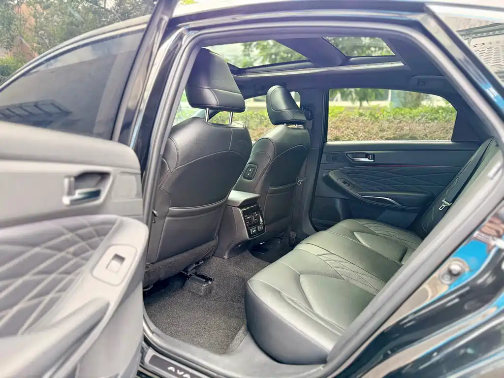 Avalon 2.5 L Touring Distinguished CN-V