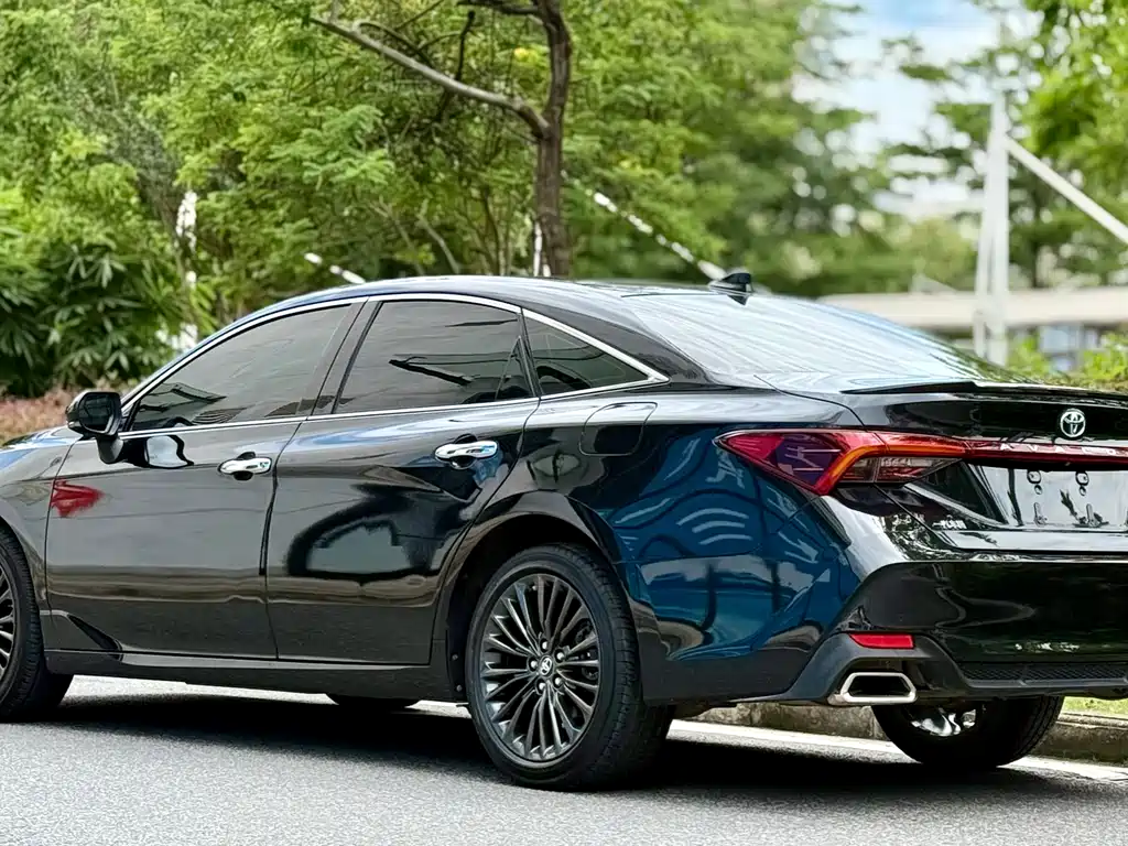 Avalon 2.5 L Touring Distinguished CN-V