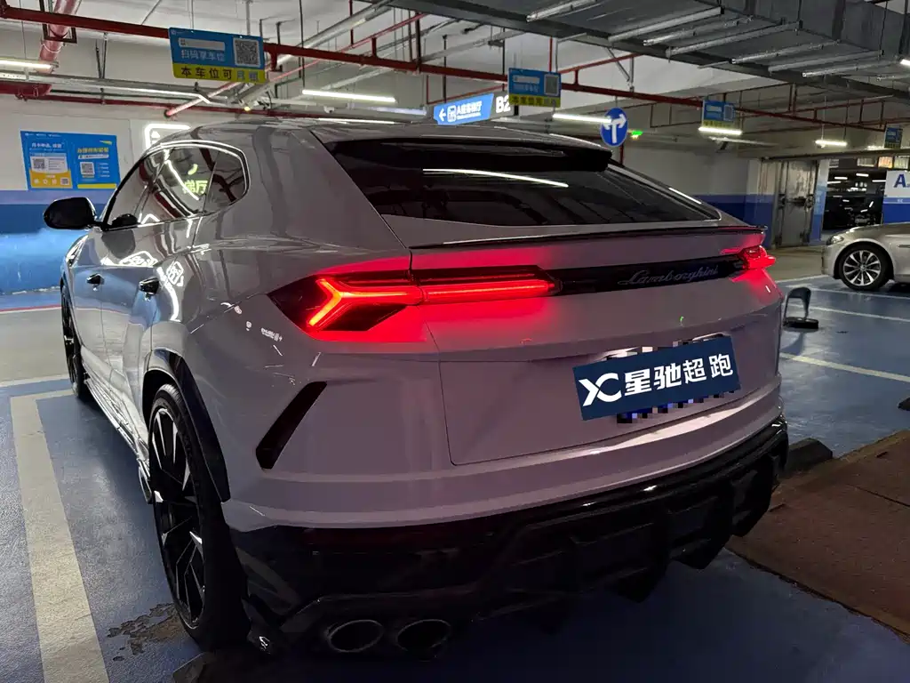 Urus 4.0 T V8