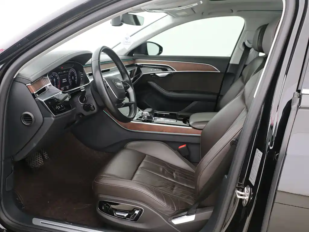 Audi A8 A8 L 55 TFSI quattro Launch Premium