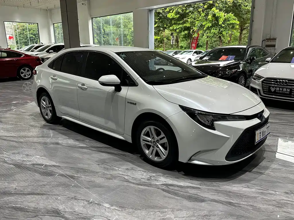 Levin Dual Engine 1.8 H E-CVT Leading