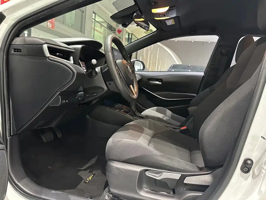 Levin Dual Engine 1.8 H E-CVT Leading