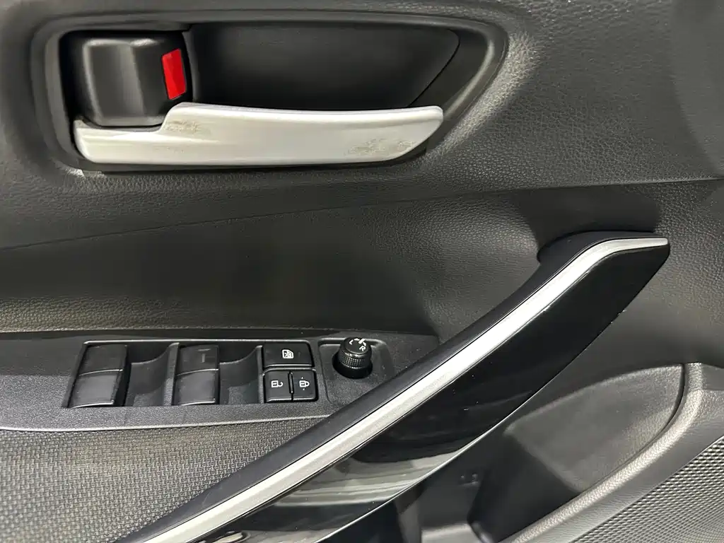 Levin Dual Engine 1.8 H E-CVT Leading