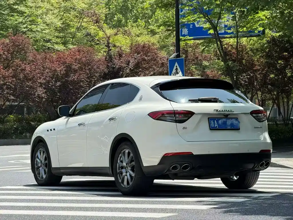 Levante 3.0 T Standard