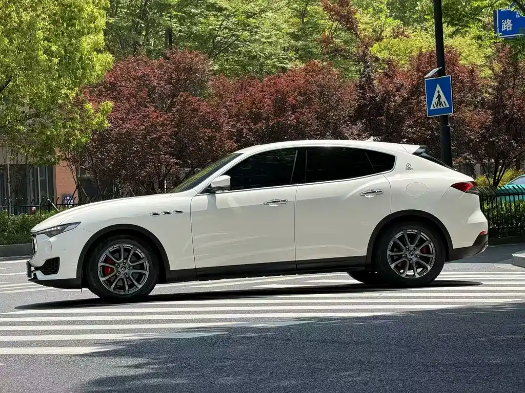 Levante 3.0 T Standard