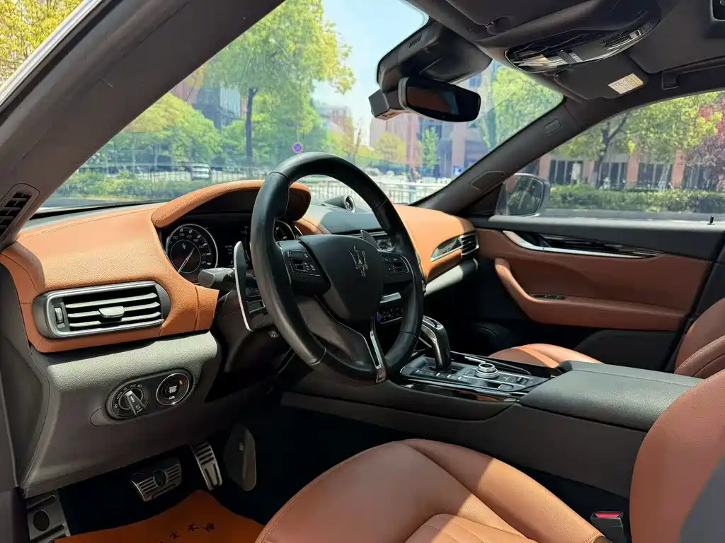 Levante 3.0 T Standard