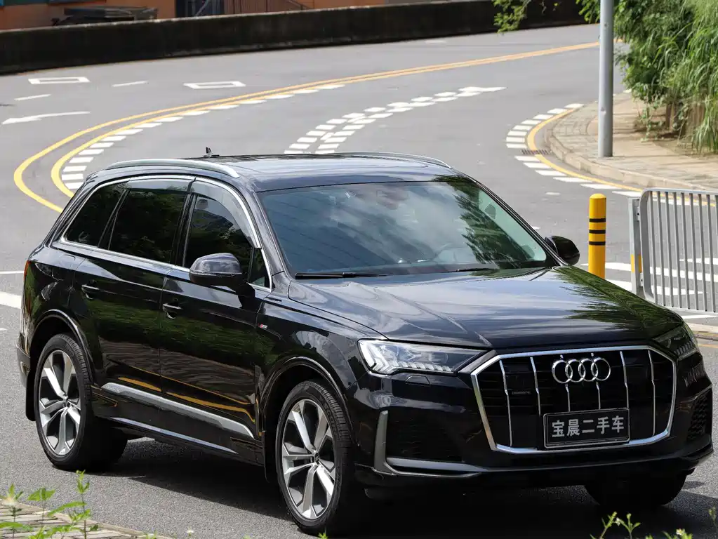 Audi Q7 55 TFSI quattro S line Distinguished