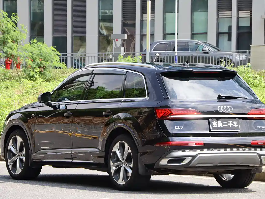 Audi Q7 55 TFSI quattro S line Distinguished
