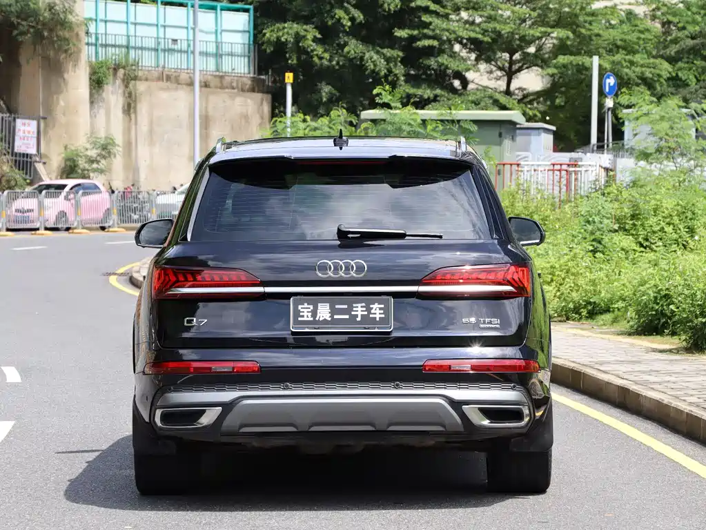 Audi Q7 55 TFSI quattro S line Distinguished