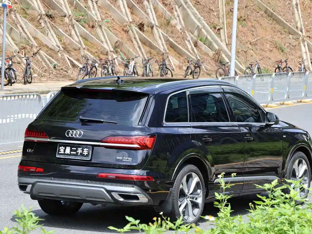 Audi Q7 55 TFSI quattro S line Distinguished