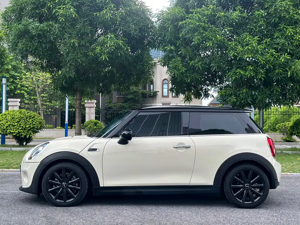 MINI 1.5 T COOPER Artist