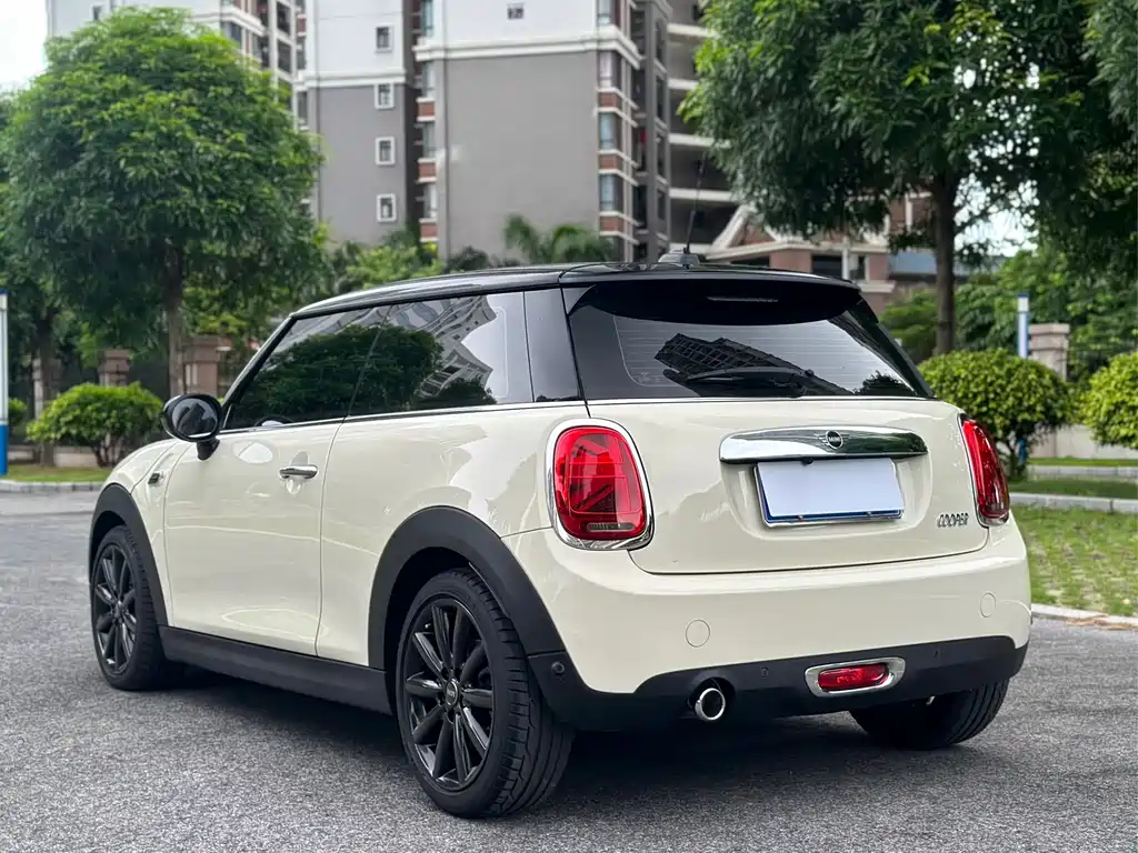 MINI 1.5 T COOPER Artist