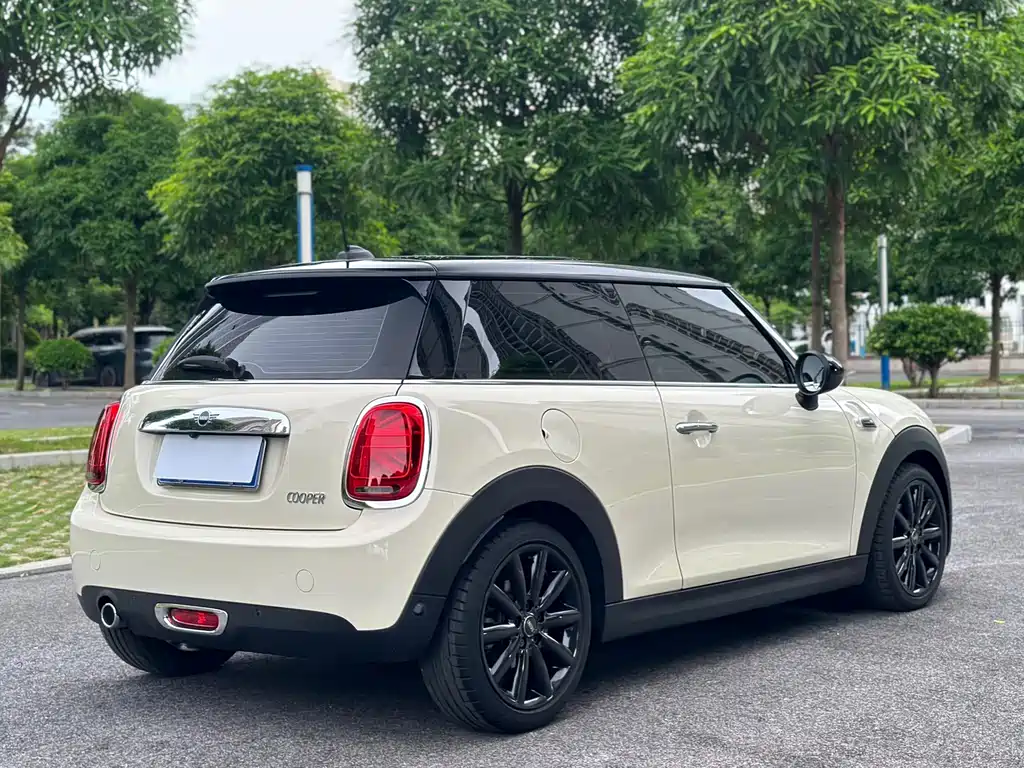 MINI 1.5 T COOPER Artist