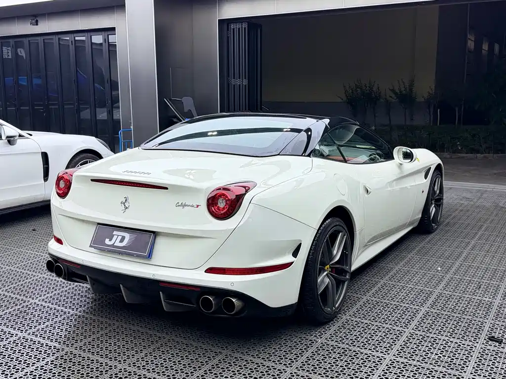 California T 3.9 T Standard