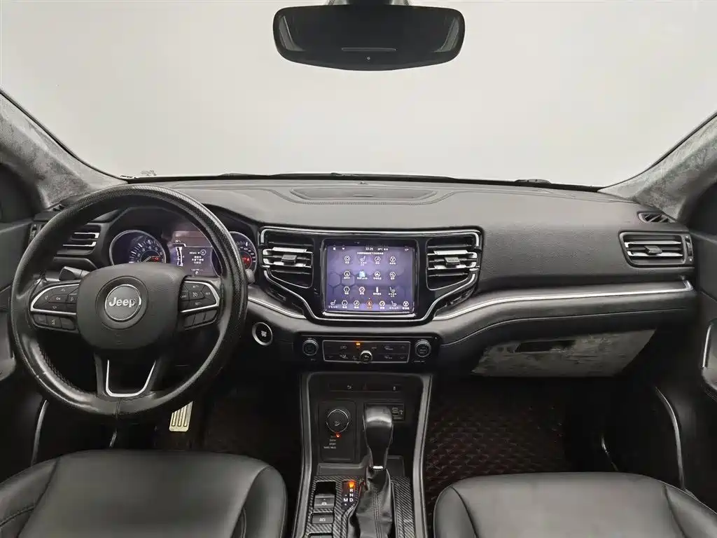 Grand Commander 2.0 T 4 WD Joy CN-V