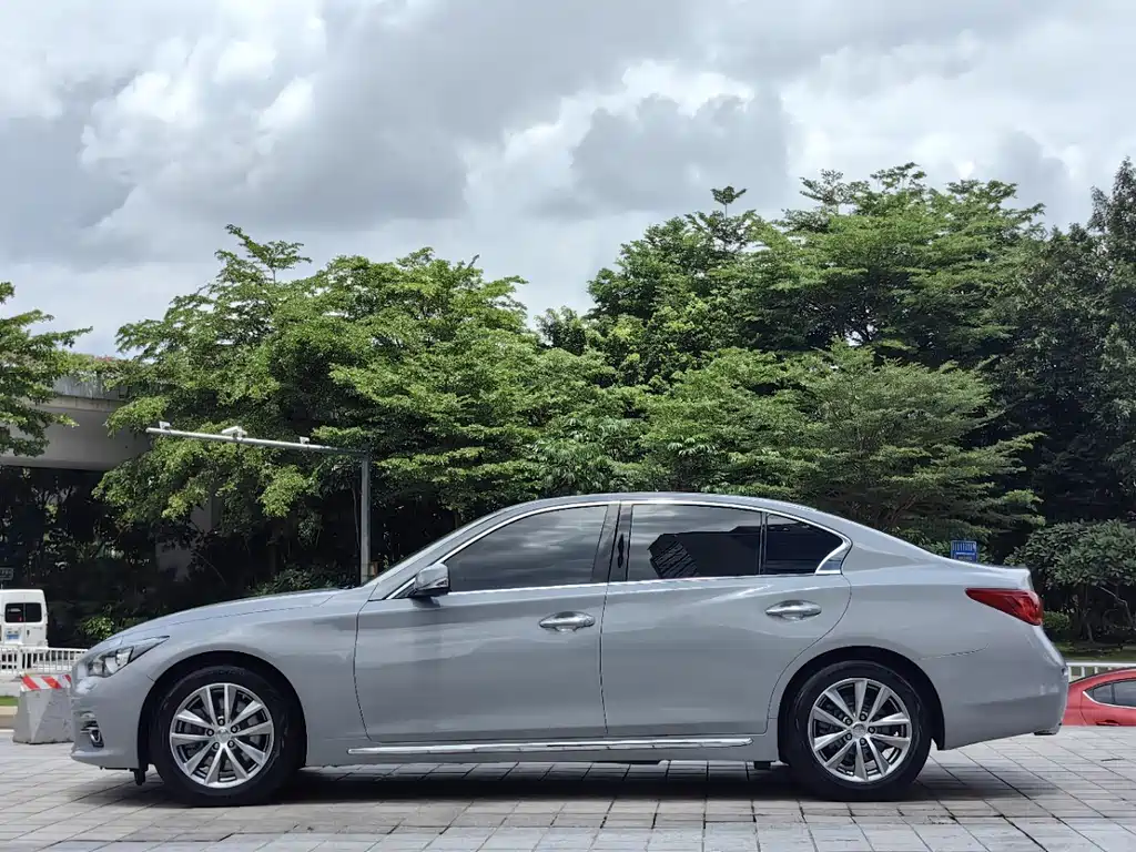 Infiniti Q50 L 2.0 T Joy
