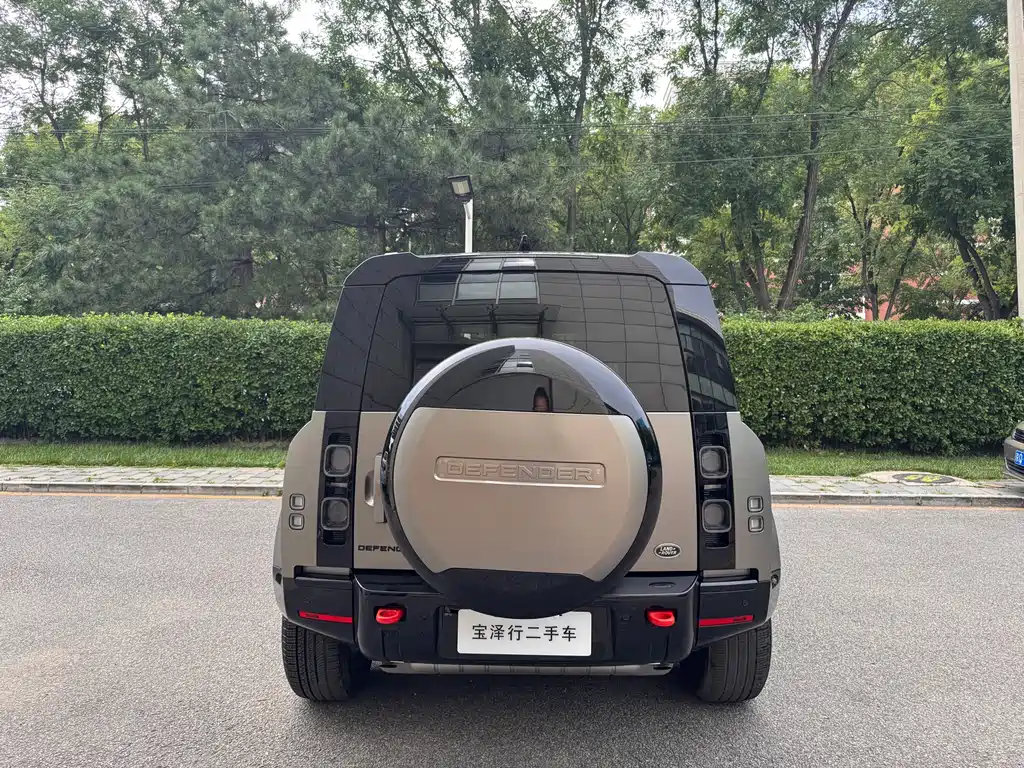 Land Rover Defender 110 3.0 T P400 X