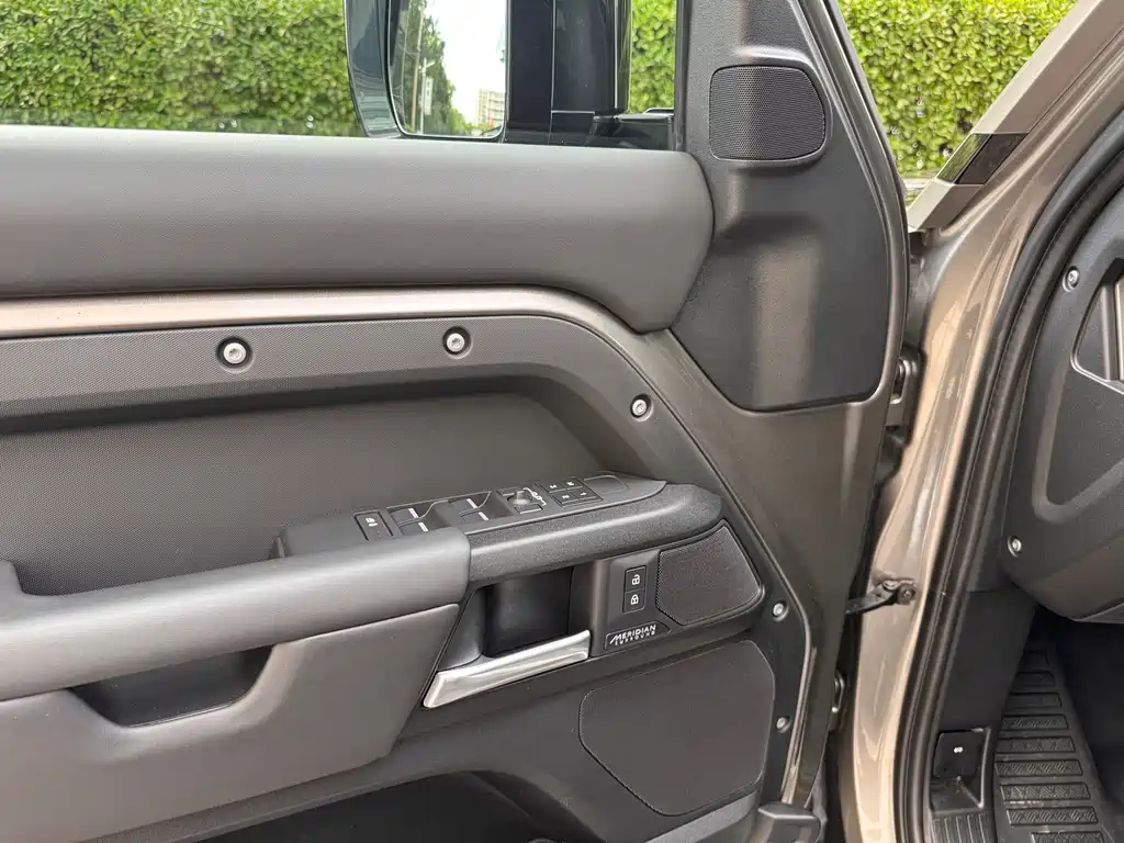 Land Rover Defender 110 3.0 T P400 X