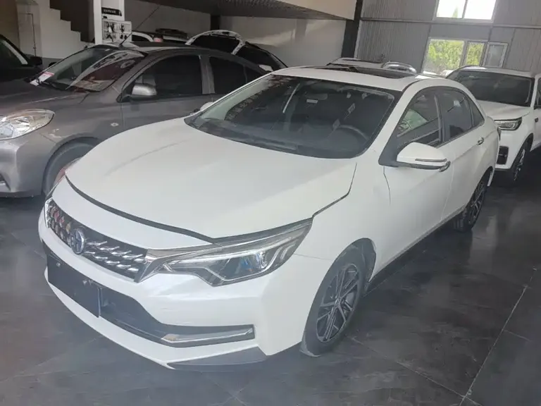 Venucia D60 1.6 L CVT Connected Elite