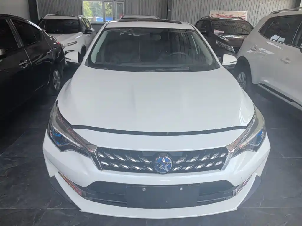 Venucia D60 1.6 L CVT Connected Elite
