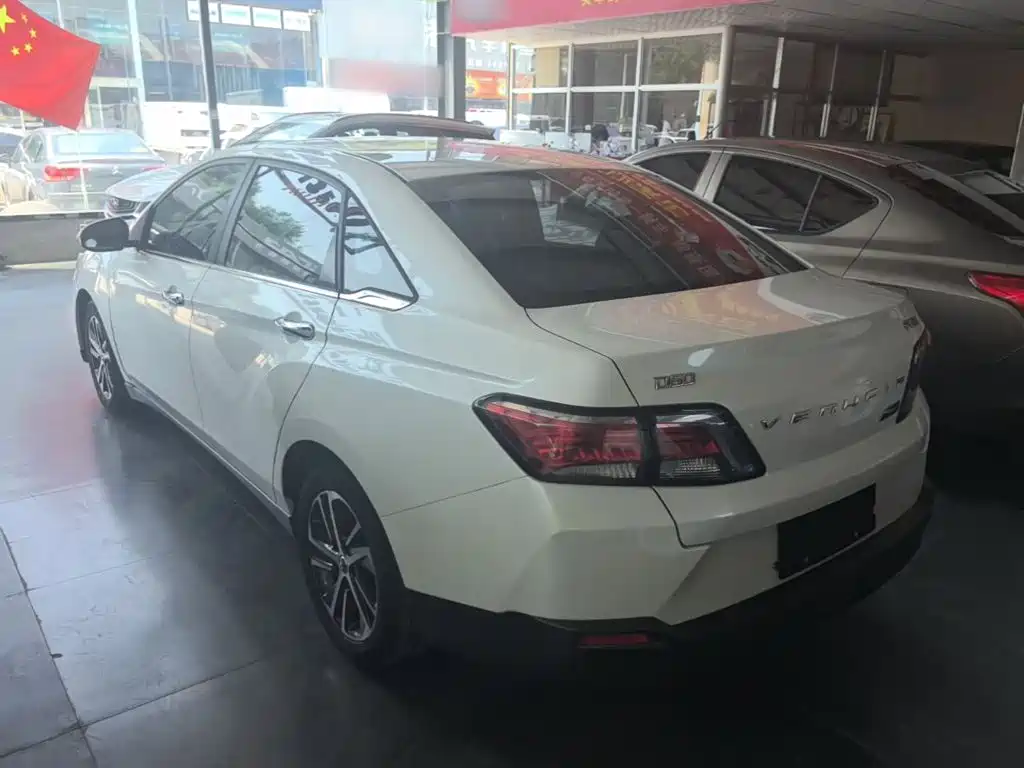 Venucia D60 1.6 L CVT Connected Elite