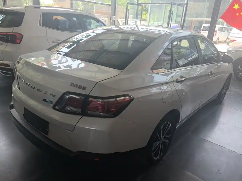 Venucia D60 1.6 L CVT Connected Elite