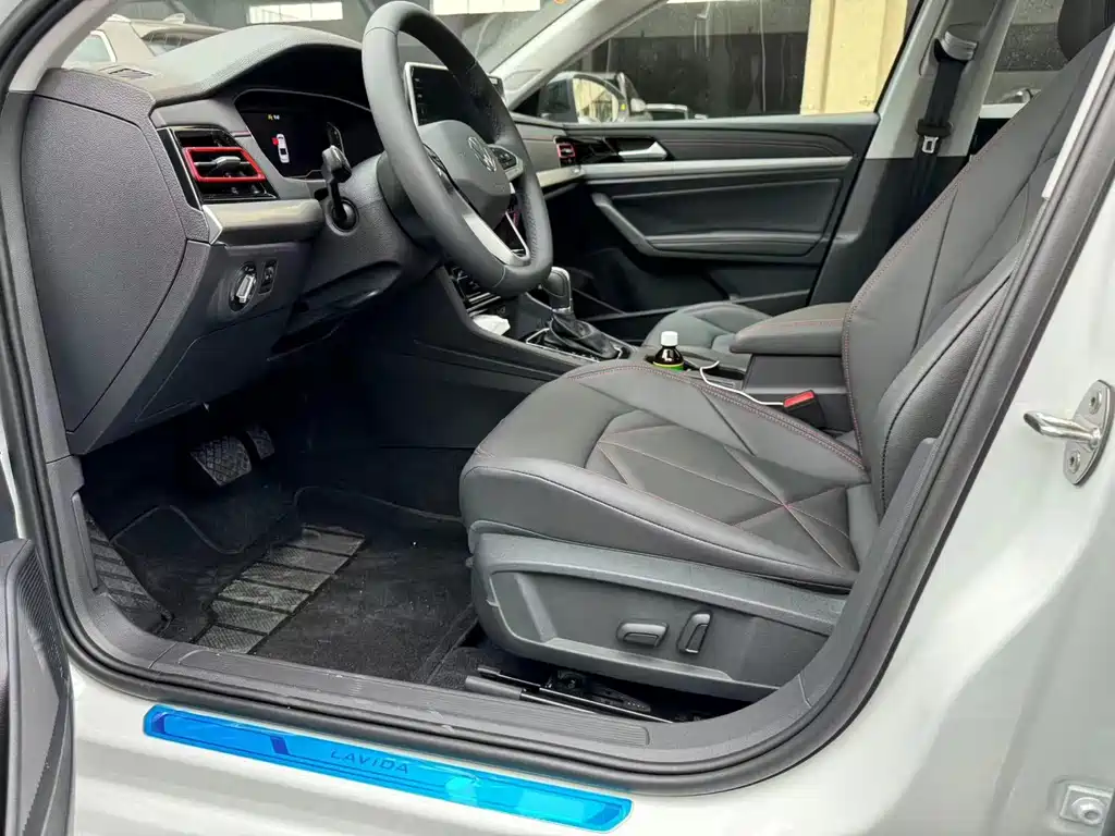 Lavida 300 TSI DSG Starry Sky Leading
