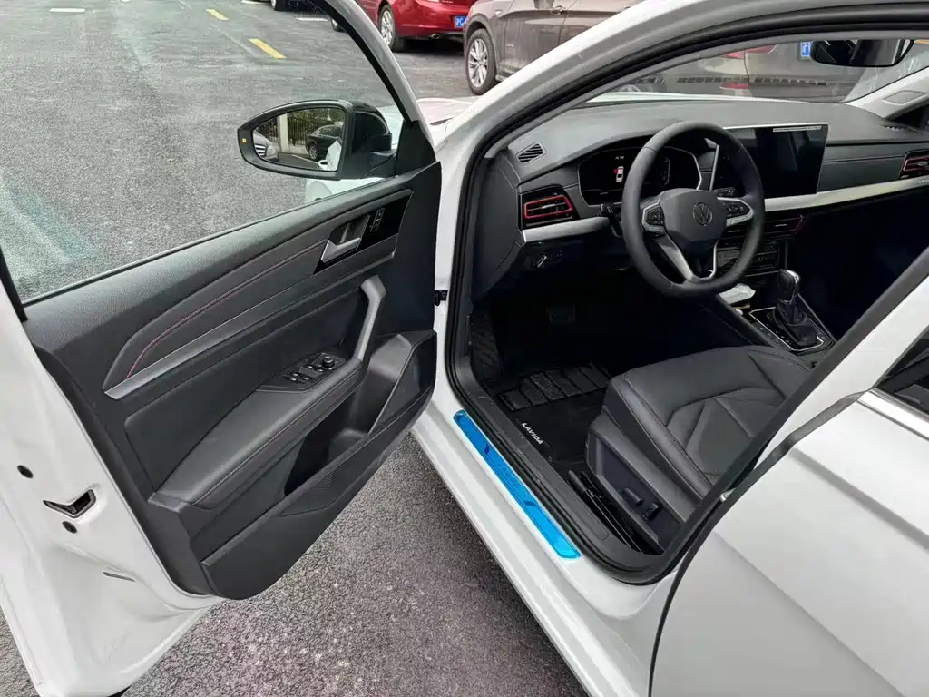 Lavida 300 TSI DSG Starry Sky Leading