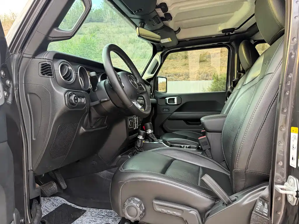 Wrangler 2.0 T Sahara 4-door CN-V