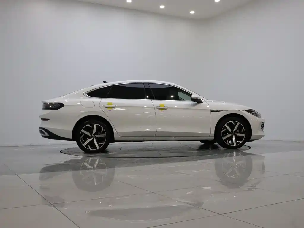 Lamando Lamando L 280 TSI DSG Spicy Cool