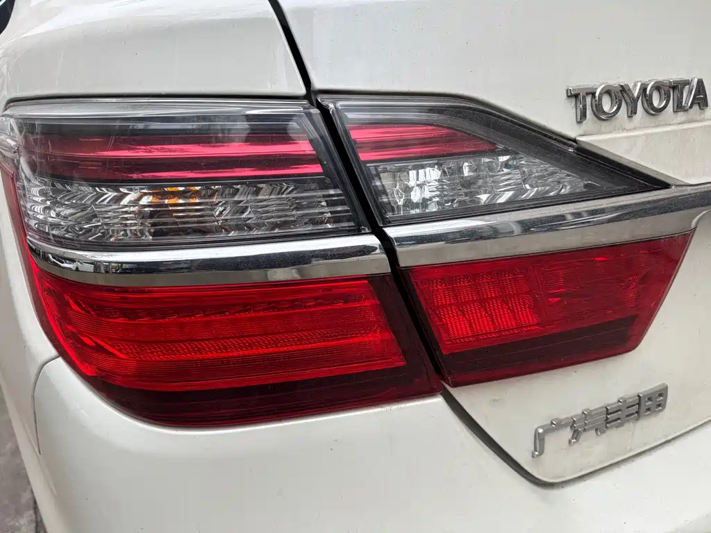 Camry 2.0 G 10 th Anniversary Commemorative Leading