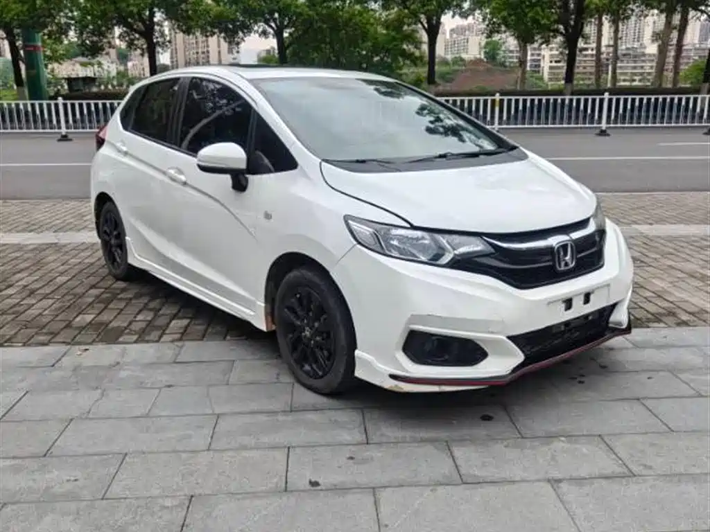 Fit 1.5 L CVT Trend Sport +
