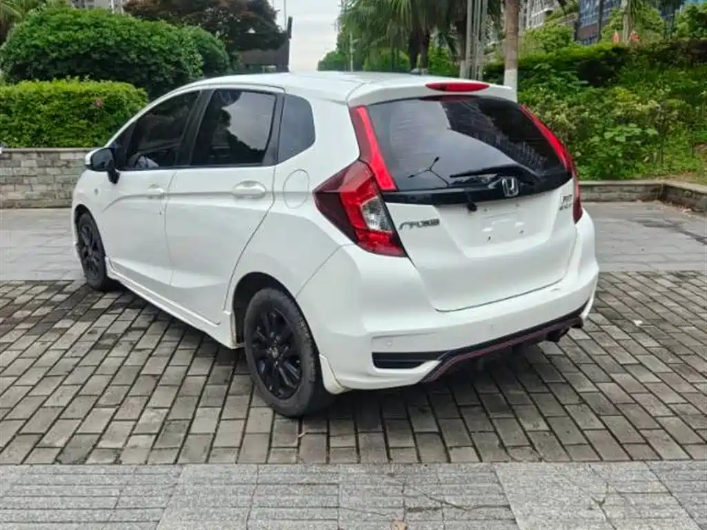 Fit 1.5 L CVT Trend Sport +