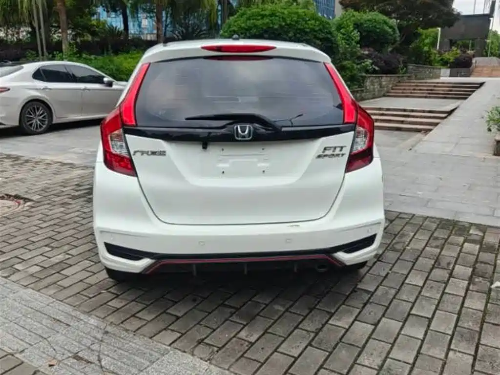Fit 1.5 L CVT Trend Sport +