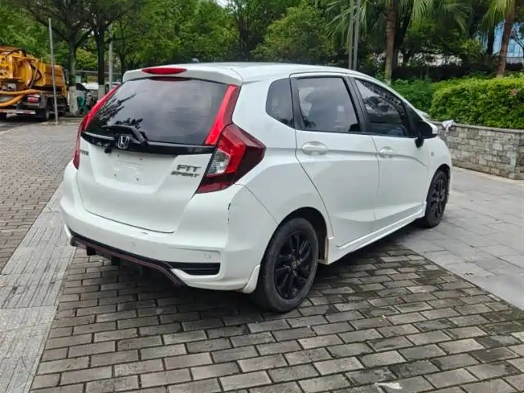 Fit 1.5 L CVT Trend Sport +