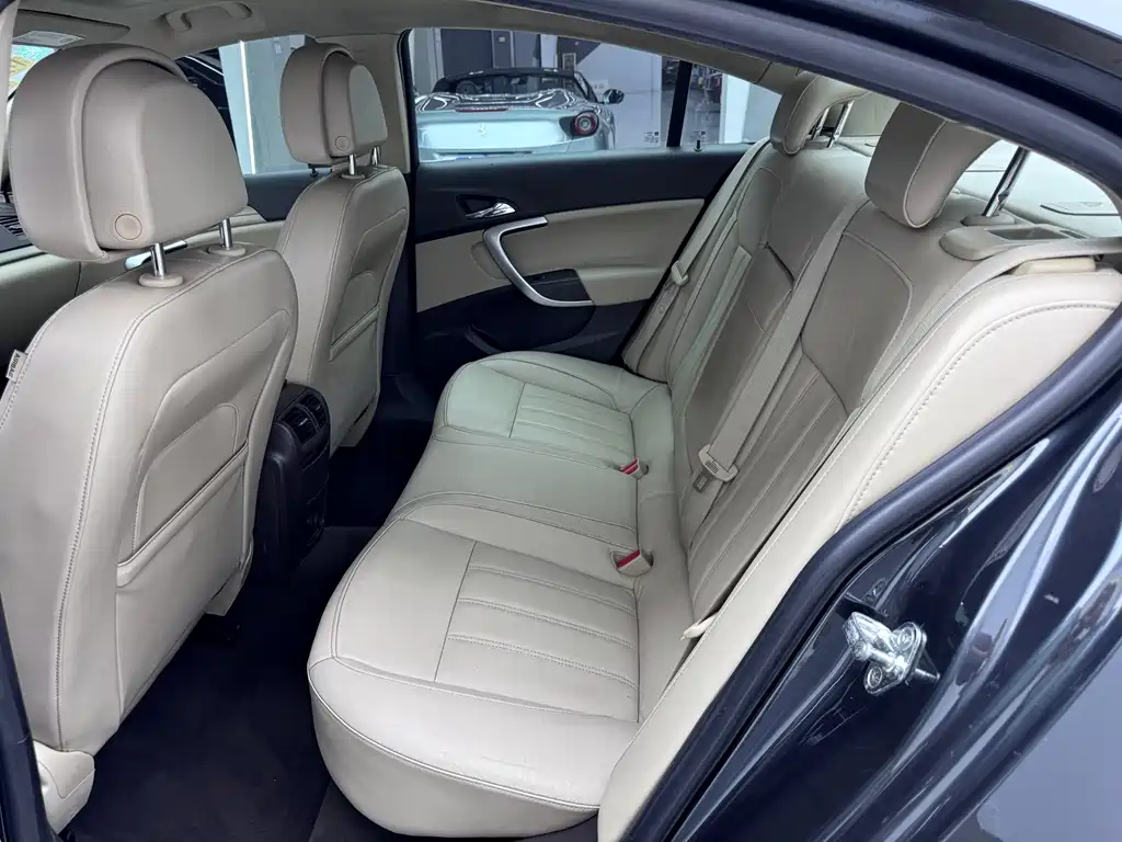 Regal 2.0 L Luxury