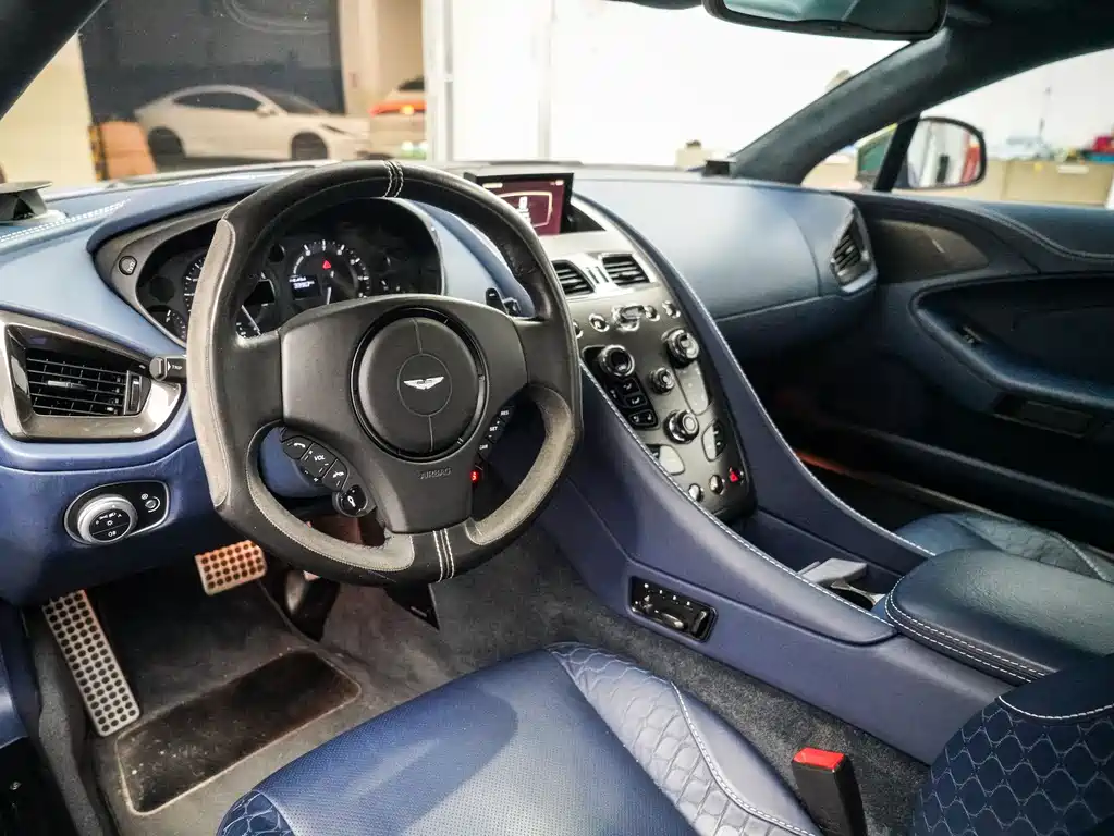 Vanquish Vanquish 2013款 6.0 L 标准型