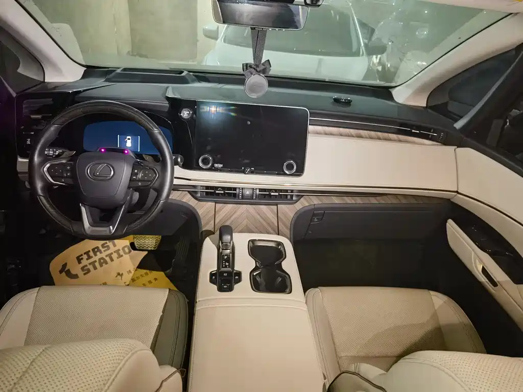 Lexus LM 350 h 7-seat Elegant