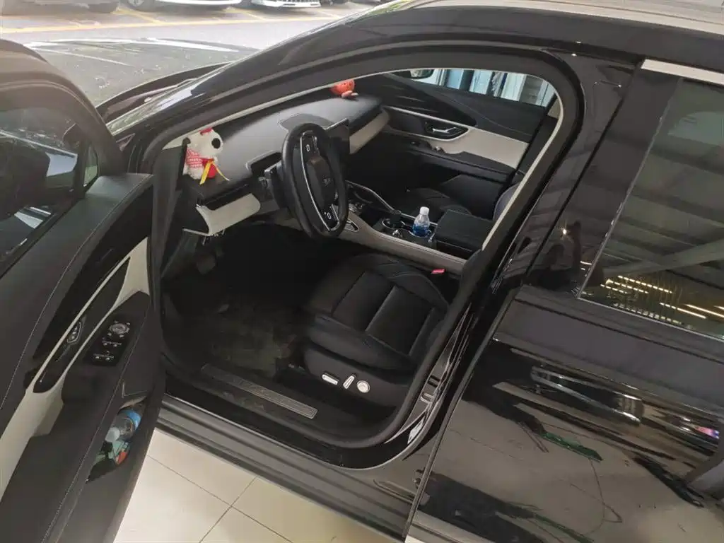 Nautilus 2.0 T 4 WD Premium