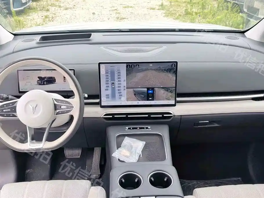Voyah Dreamer PHEV 4 WD Flagship Qiankun