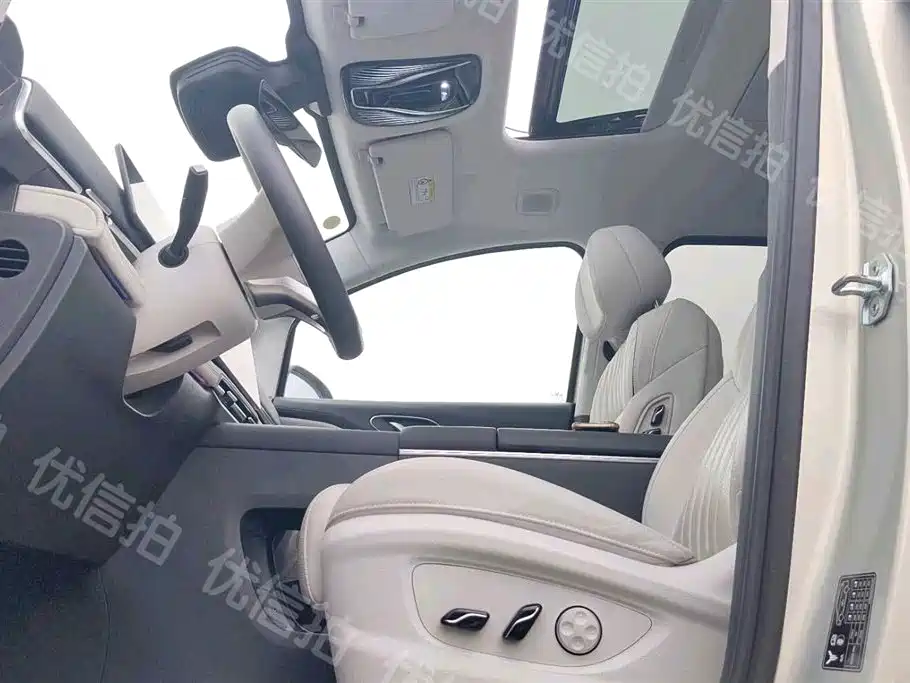 Voyah Dreamer PHEV 4 WD Flagship Qiankun