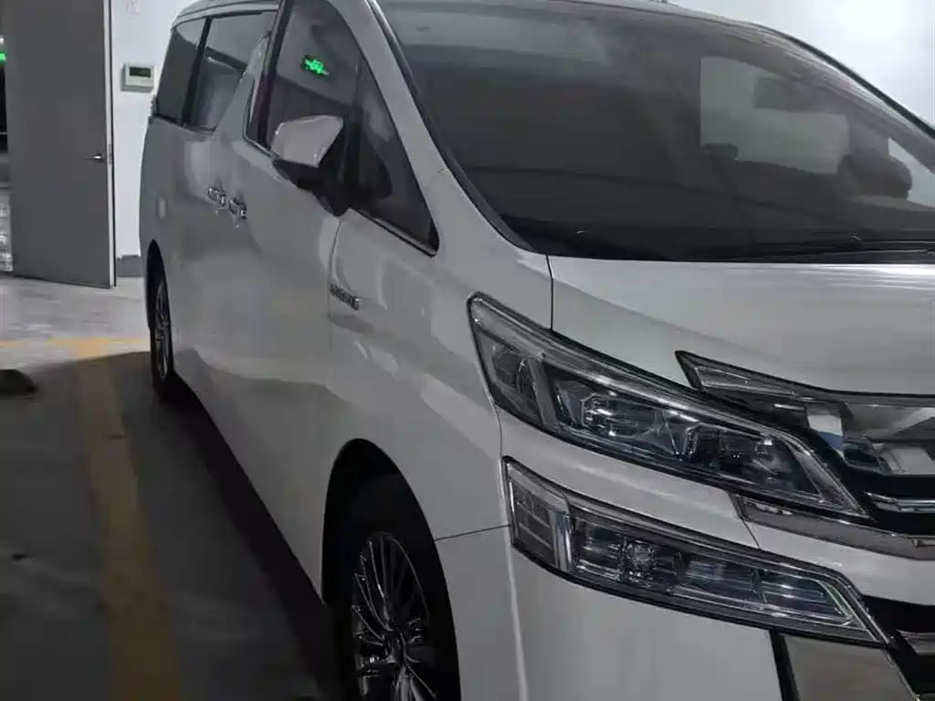 Vellfire Dual Engine 2.5 L HV Luxury