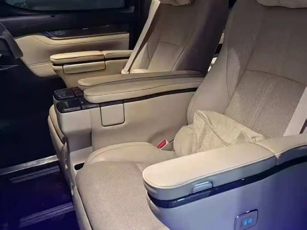 Vellfire Dual Engine 2.5 L HV Luxury